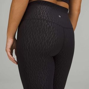 Lululemon align HR crop 23” segment emboss black
